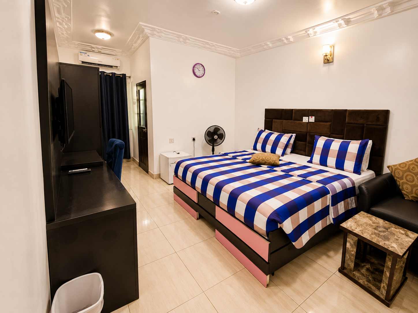 Deluxe Suite queen bed